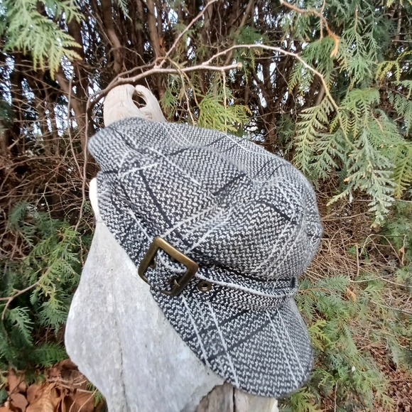 Expression Tweed Cap - Picture 3 of 10